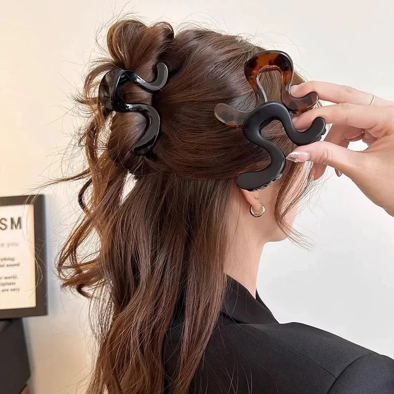 Geometric Design Hair Claw Cli - đánh giá và giá Women Accessories Shop Design